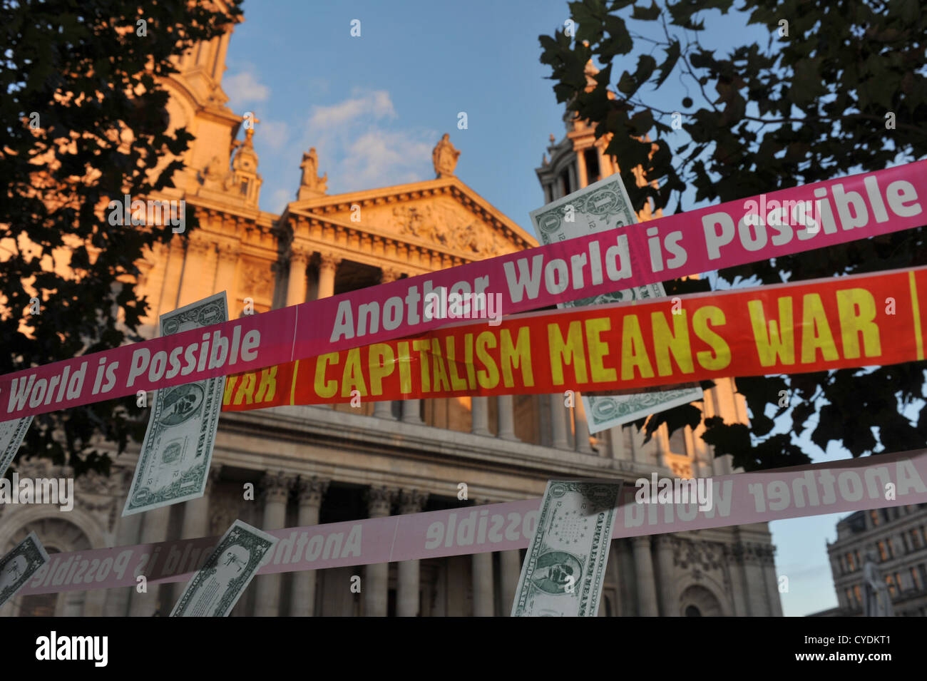 "Kapitalismus bedeutet Krieg, Anti-Globalisation,Occupy.War,'Another Welt ist möglich" Stockfoto