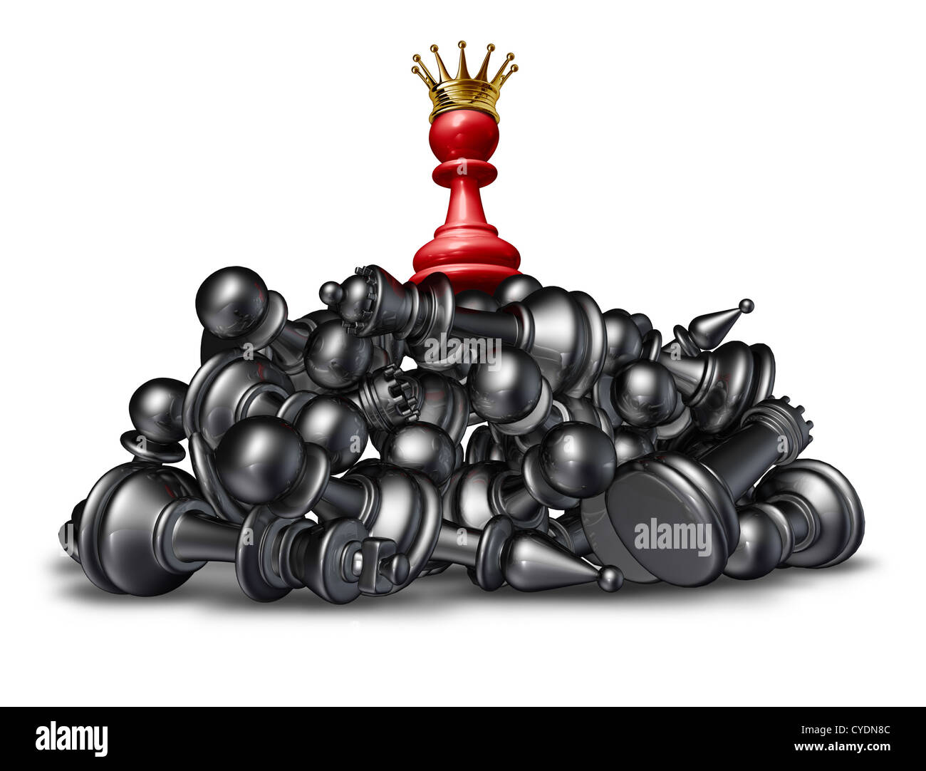 Der Gewinner und der Victor-Erfolgskonzept mit roten Schach Bauer trägt eine goldene Krone auf einem Berg besiegt Konkurrenten, die vor einem weißen Hintergrund sich hinlegen. Stockfoto