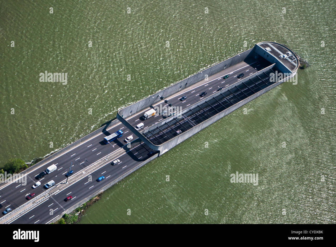 Die Niederlande, Amsterdam, Zugang der Zeeburgertunnel verbindet im Süden und Norden der Stadt. See-Het IJ. Luft. Stockfoto