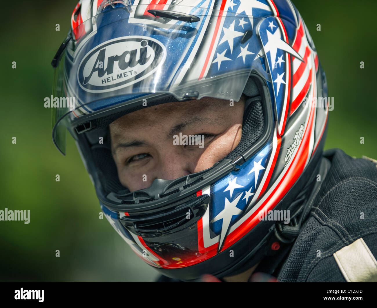 Motorrad-Fahrer tragen Arai Helm Stockfoto