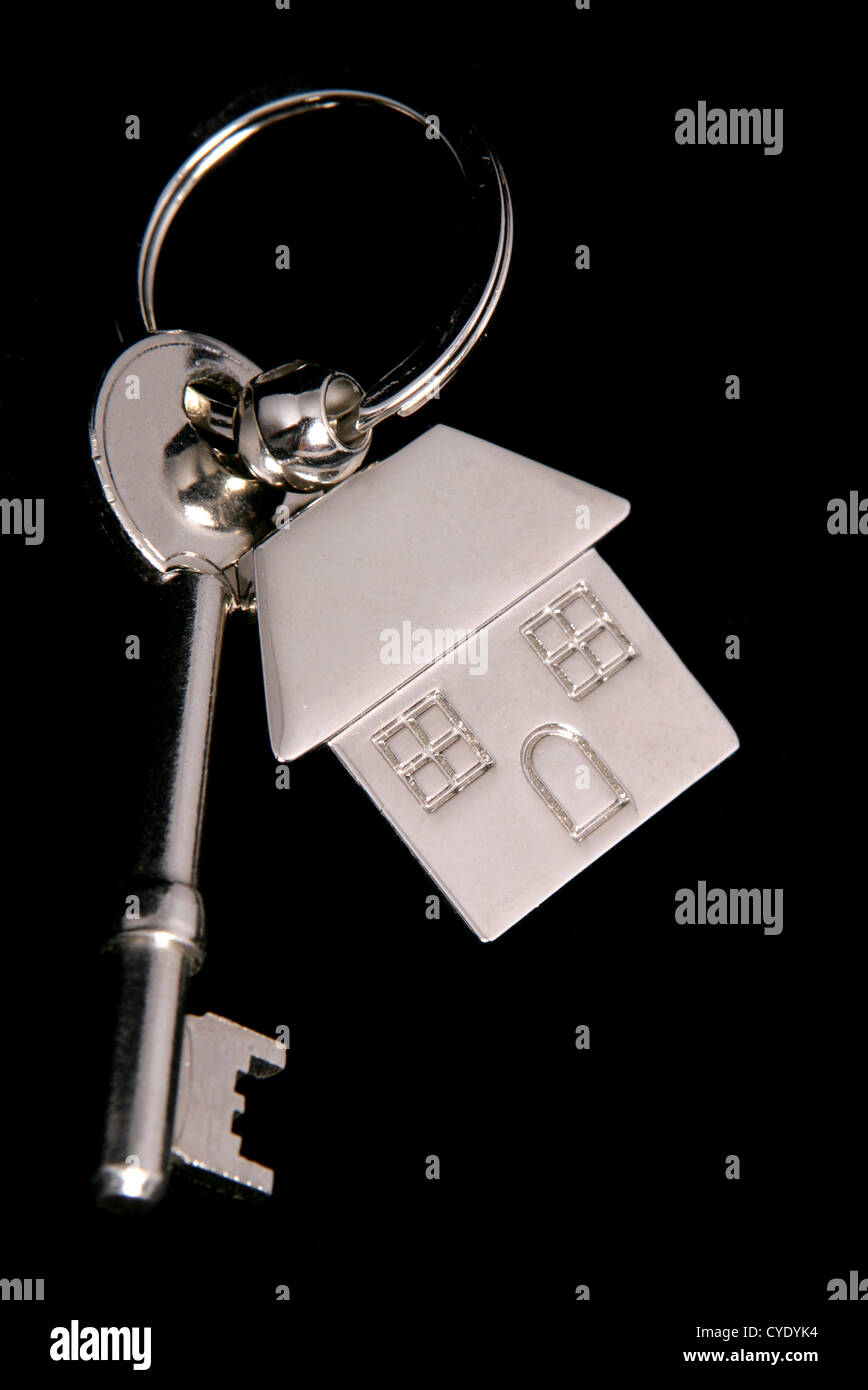 Neuer Haus-Schlüssel und Schlüsselanhänger Studio-Ausschnitt Stockfoto