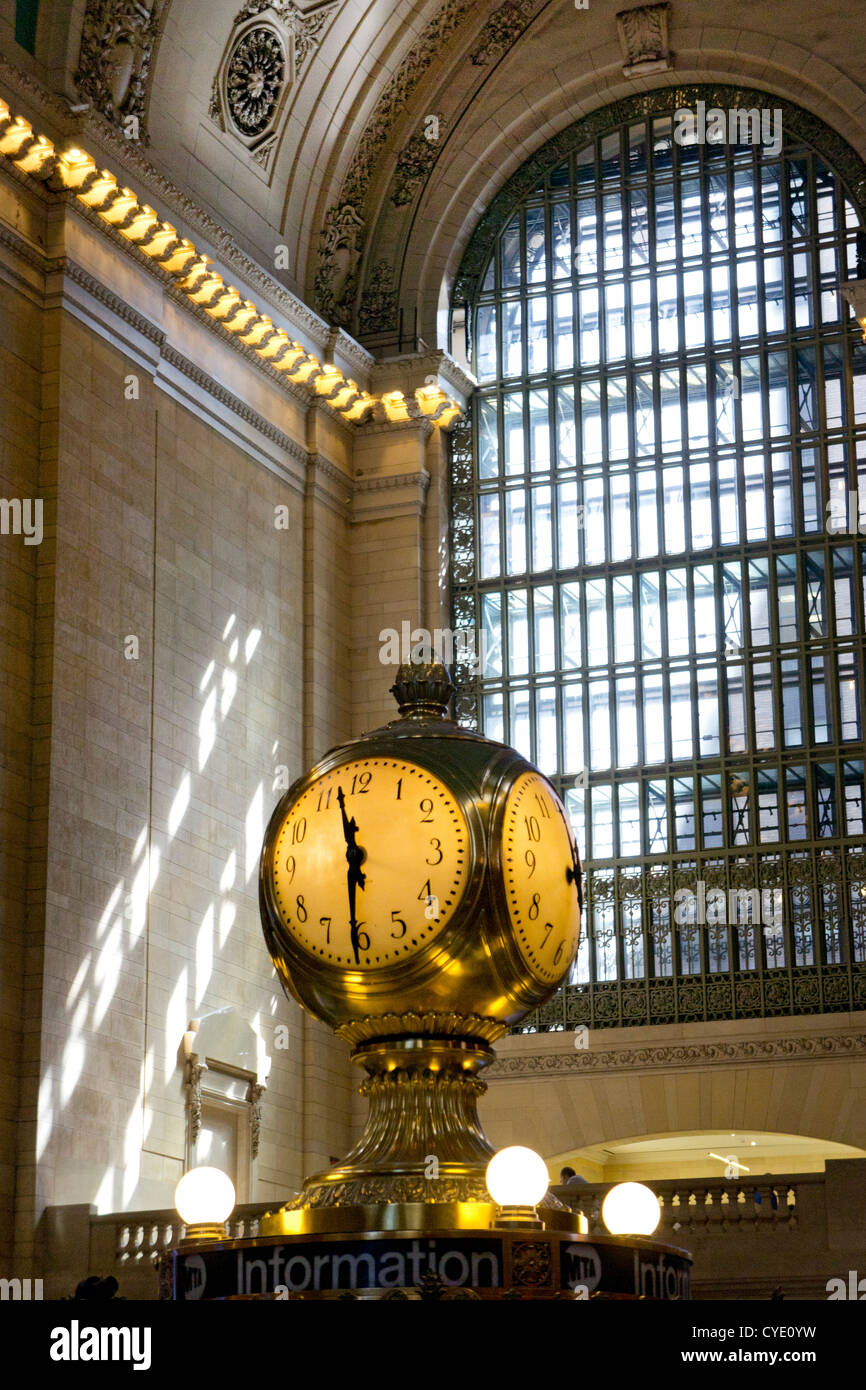 Uhr in der Haupthalle Halle in der Grand central Station, New York, USA Stockfoto