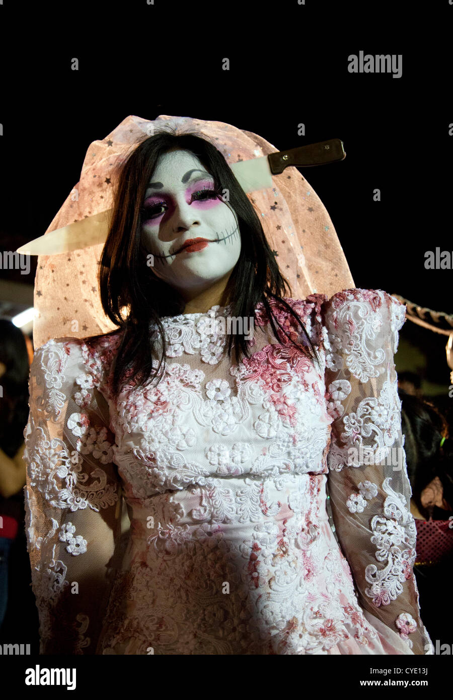 Oaxaca, Mexiko. 1. November 2012. Dia De Los Muertos feiern - Menschen In Tracht Stockfoto