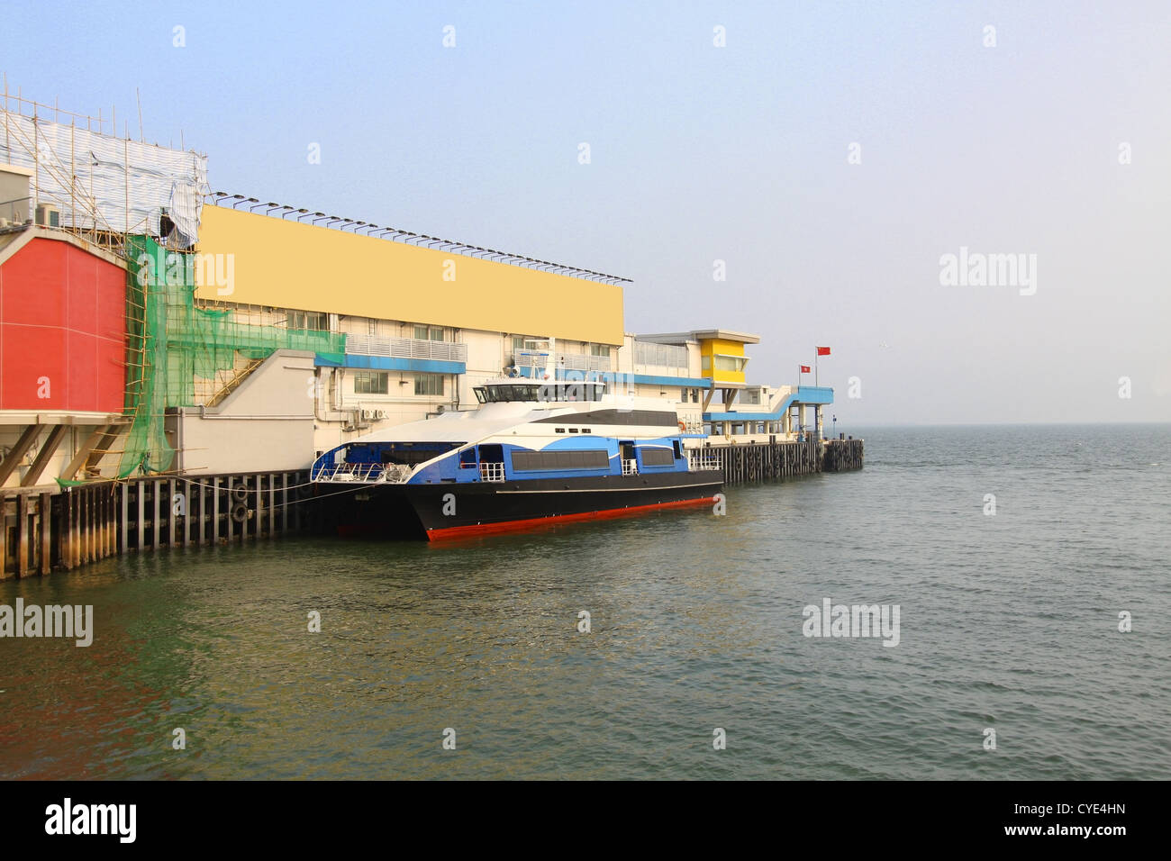 Fähranleger mit Schiff nach Macau Stockfoto