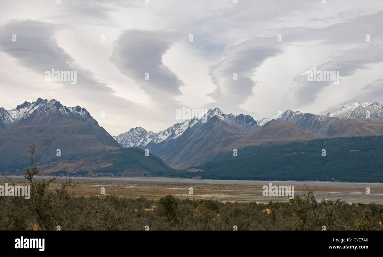 Wave-Wolken über den Mount Cook National Park in Neuseeland Stockfoto