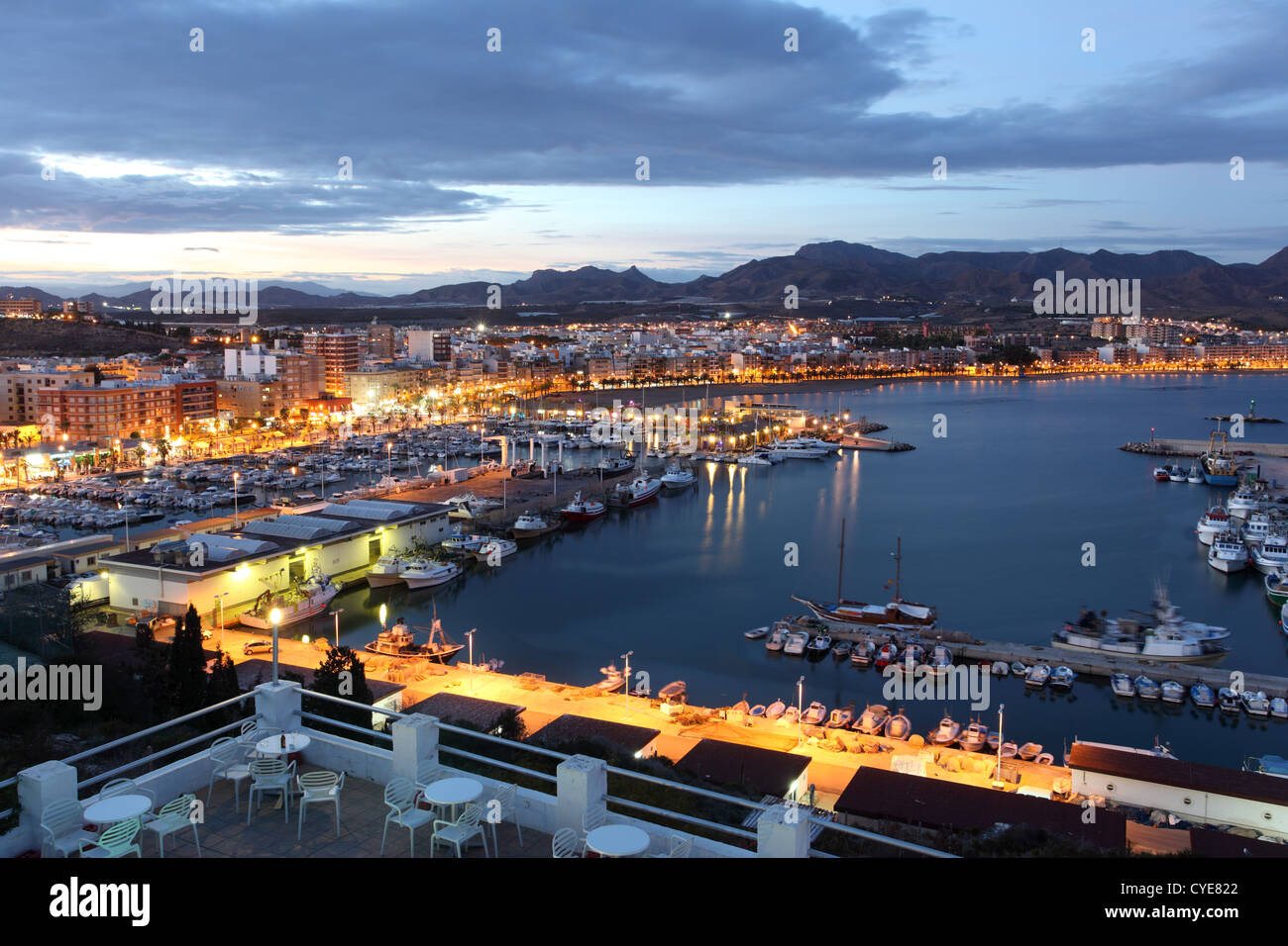 Puerto de Mazarron in der Abenddämmerung. Region Murcia, Spanien Stockfoto