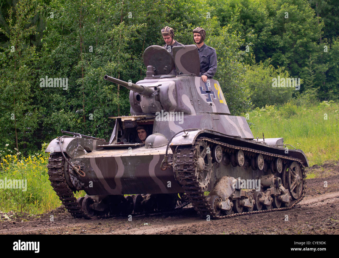 WW2 Vintage Vickers Tank mit Kriegszeiten finnische Insignien. Stockfoto