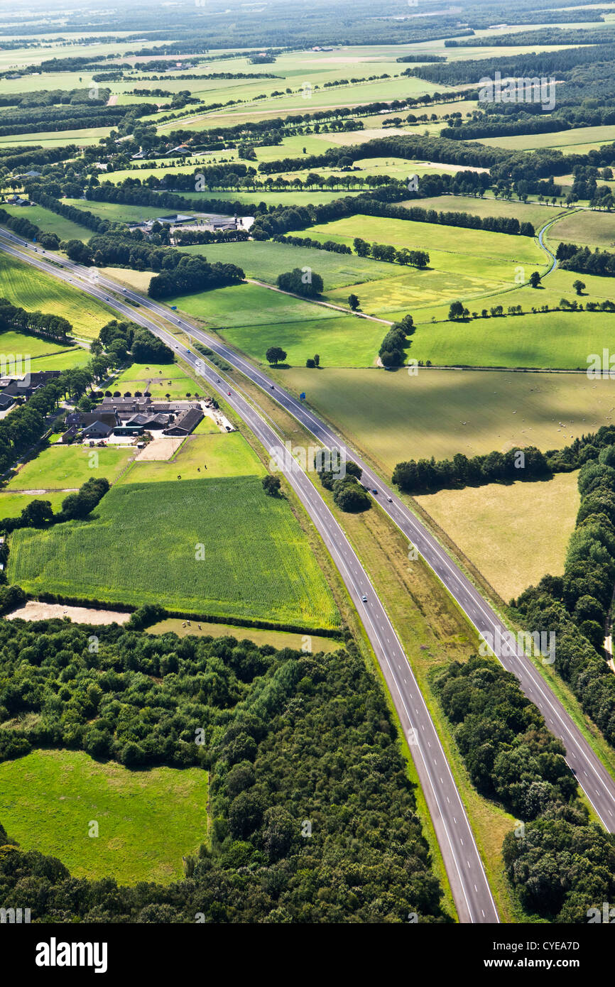 Den Niederlanden, Beilen, Autobahn A28. Luft. Stockfoto