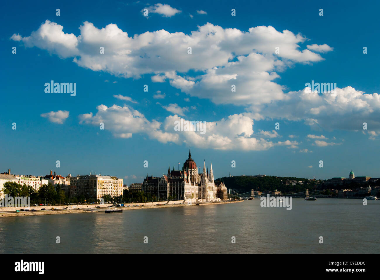 Budapest, Ungarn: Landschaft Blick über die Donau in einem schönen Tag des Sommers Stockfoto