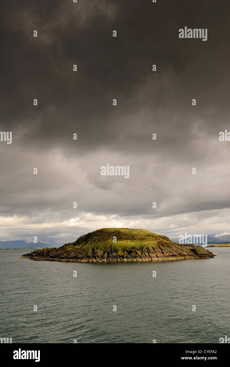Eine kleine unbewohnte Insel vor der Westküste Schottlands in der Nähe von Oban Stockfoto