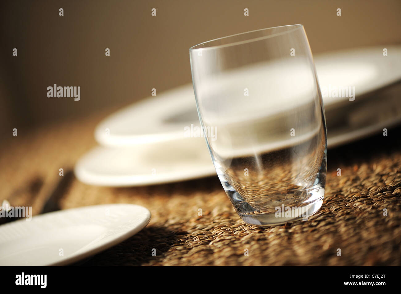 Elegante Nahaufnahme von einem Tisch im Restaurant, mit einem weichen Licht Stockfoto