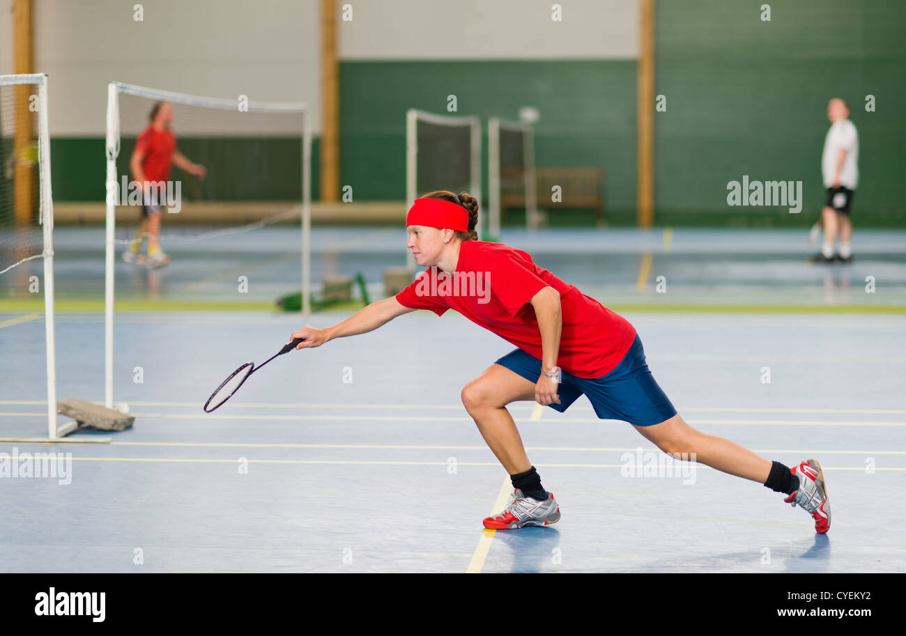 Spieler richtet sich an net, andere Gerichte auf Hintergrund. Stockfoto