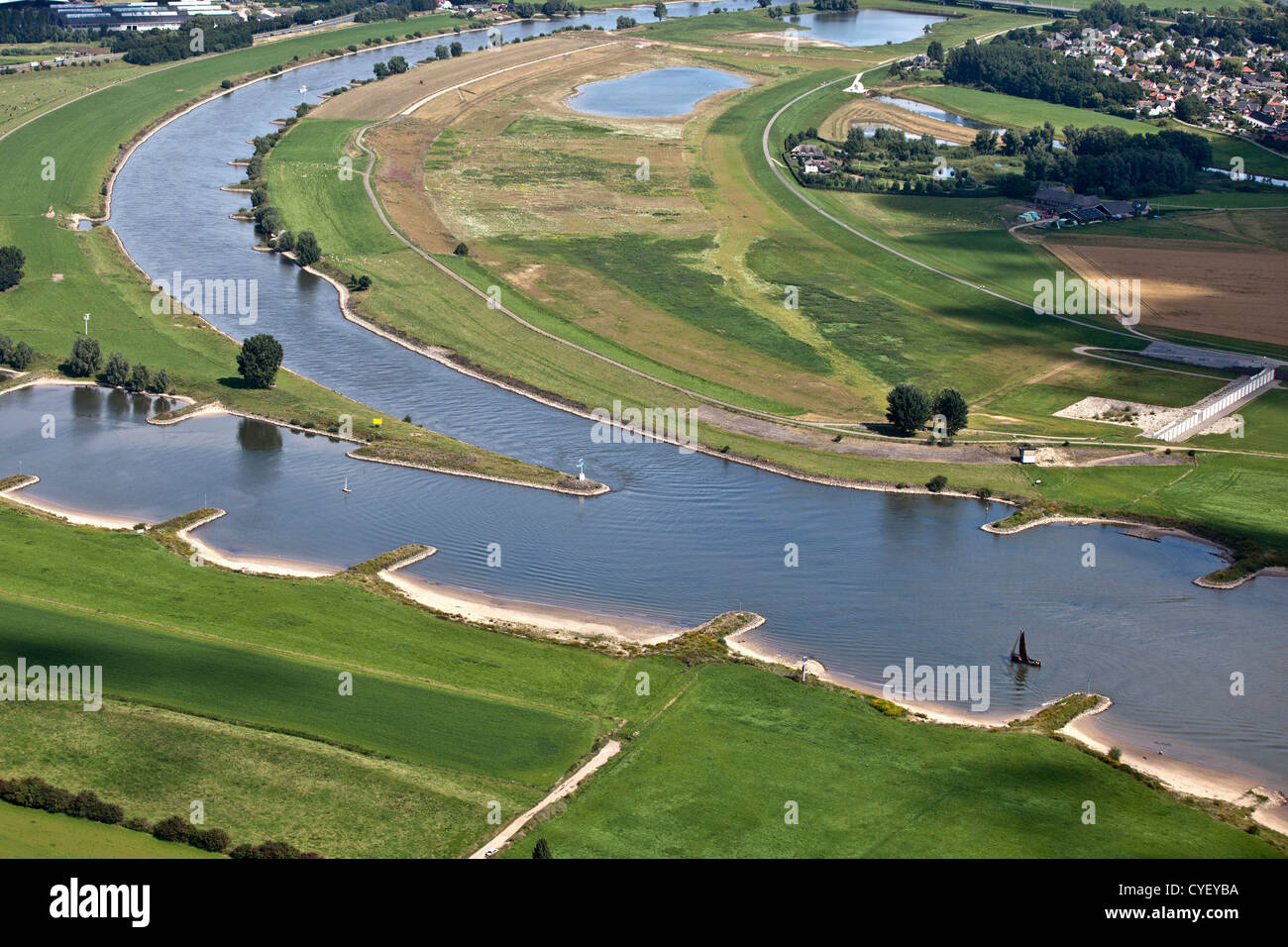 Den Niederlanden, Pannerden, Gabelung von Rhein in Fluss Waal (links) und Rhein (rechts). Luft. Stockfoto