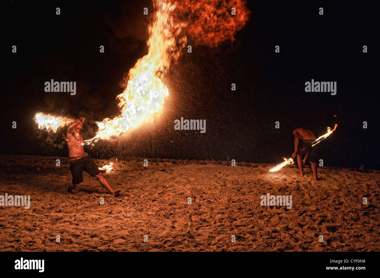 Feuertänzer auf Koh Kood Insel, Thailand Stockfoto