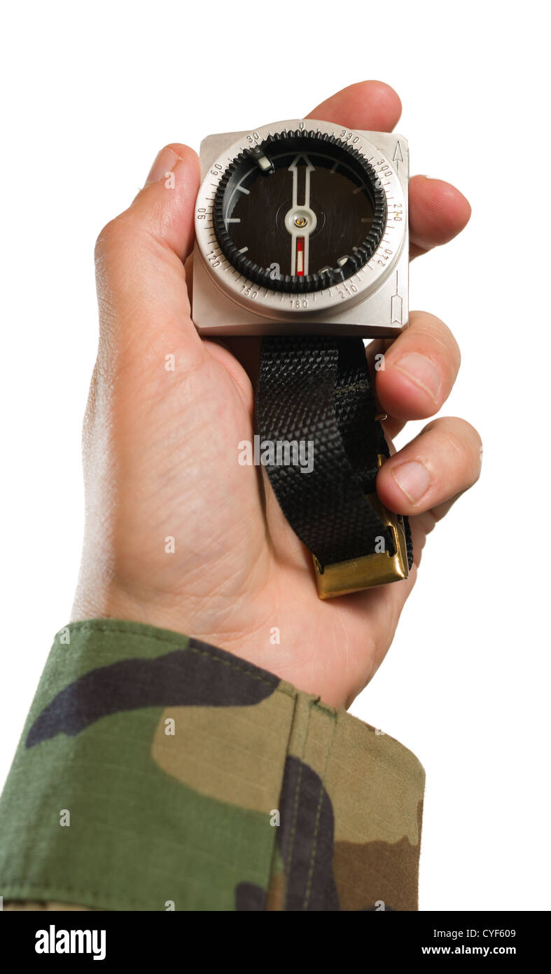 Mann Betrieb Kompass einerseits und auf die richtige Richtung zeigt, weißen Hintergrund isoliert. Stockfoto