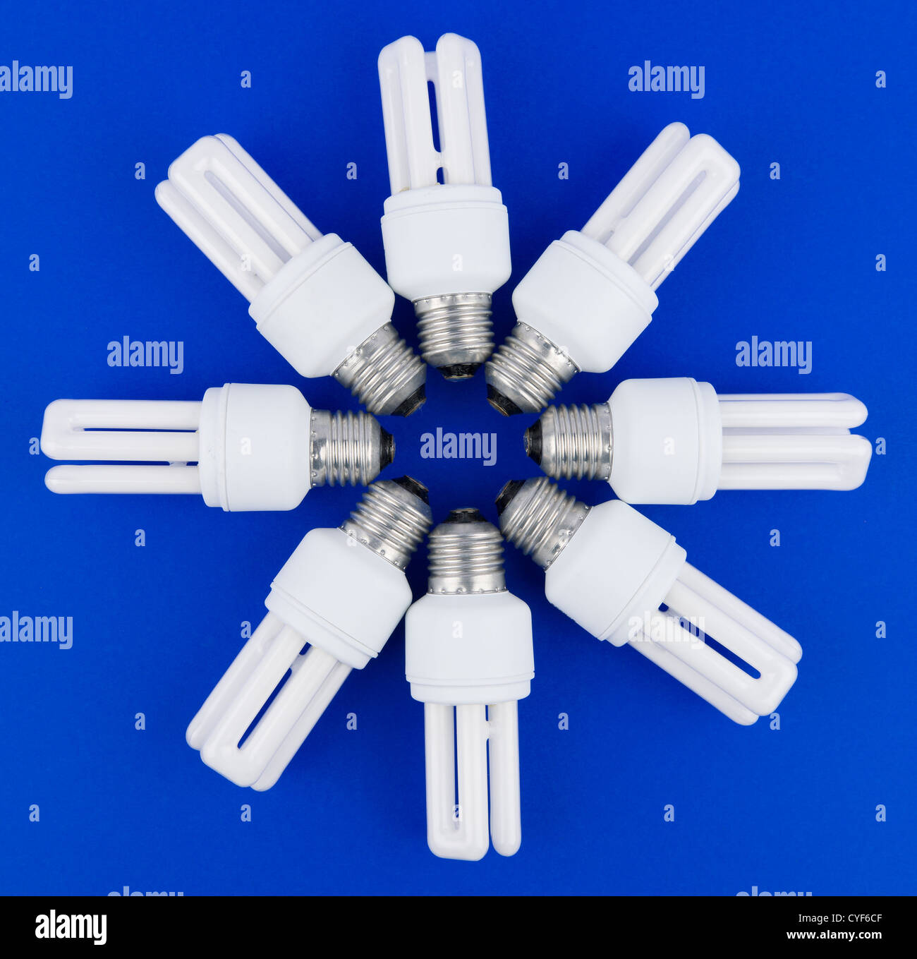 Acht Lampen in den Stern-Muster und blauem Hintergrund. Stockfoto