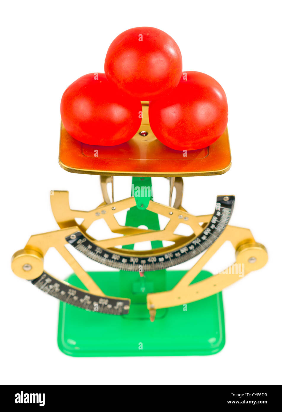 Drei Tomaten auf der Skala, Bild von oben, konzentrieren sich auf Tomaten und weißen Hintergrund isoliert. Stockfoto