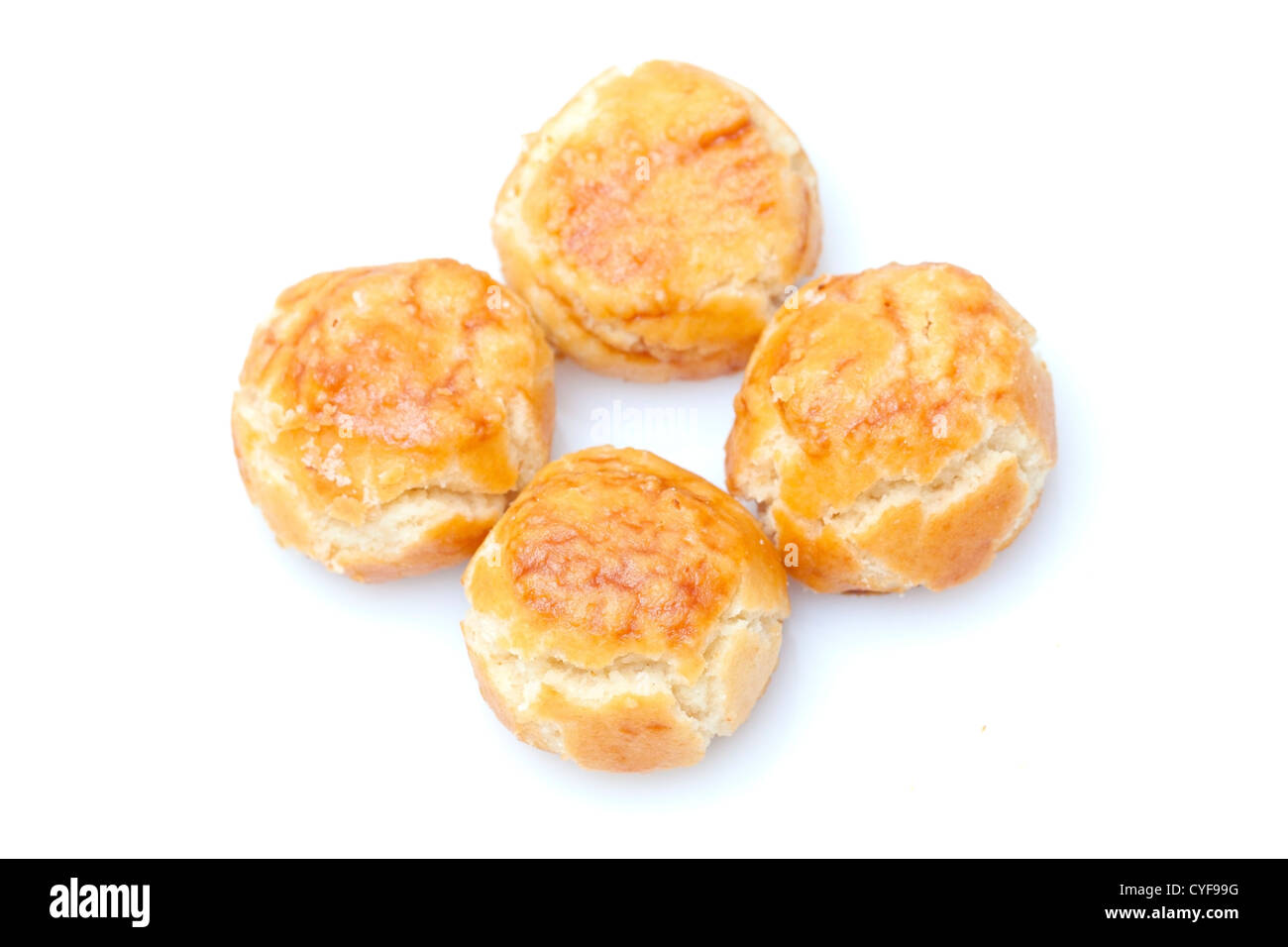 Cashew-Nuss-Kuchen (Hongkong-Stil) isoliert auf weißem Hintergrund Stockfoto