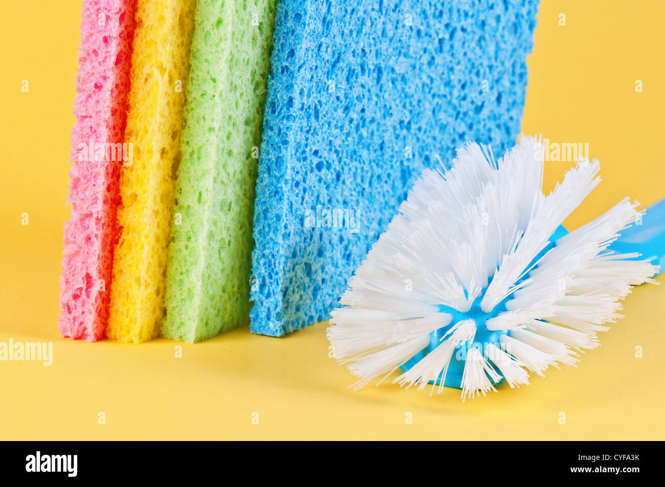 Multi Farbe Schwämme und Bürsten für die Reinigung Stockfoto