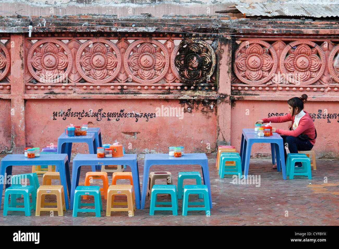 Typische kleine Street Restaurant in Phnom Penh, Kambodscha Stockfoto