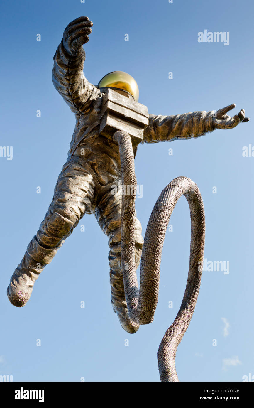 Astronaut Bronzeskulptur am National Space Centre Stockfoto