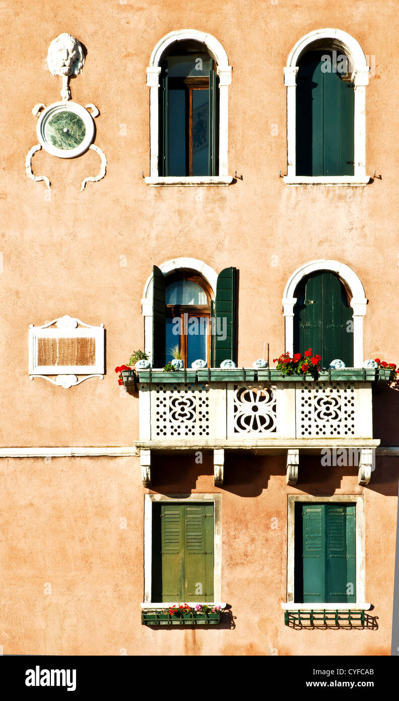 Schöne Fassade eines Gebäudes am Canal grande, Venedig Stockfoto