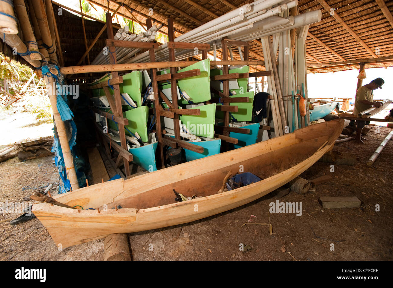 Einbaum-Kanu-Bau in Bira Beach Sulawesi Indonesien Stockfoto