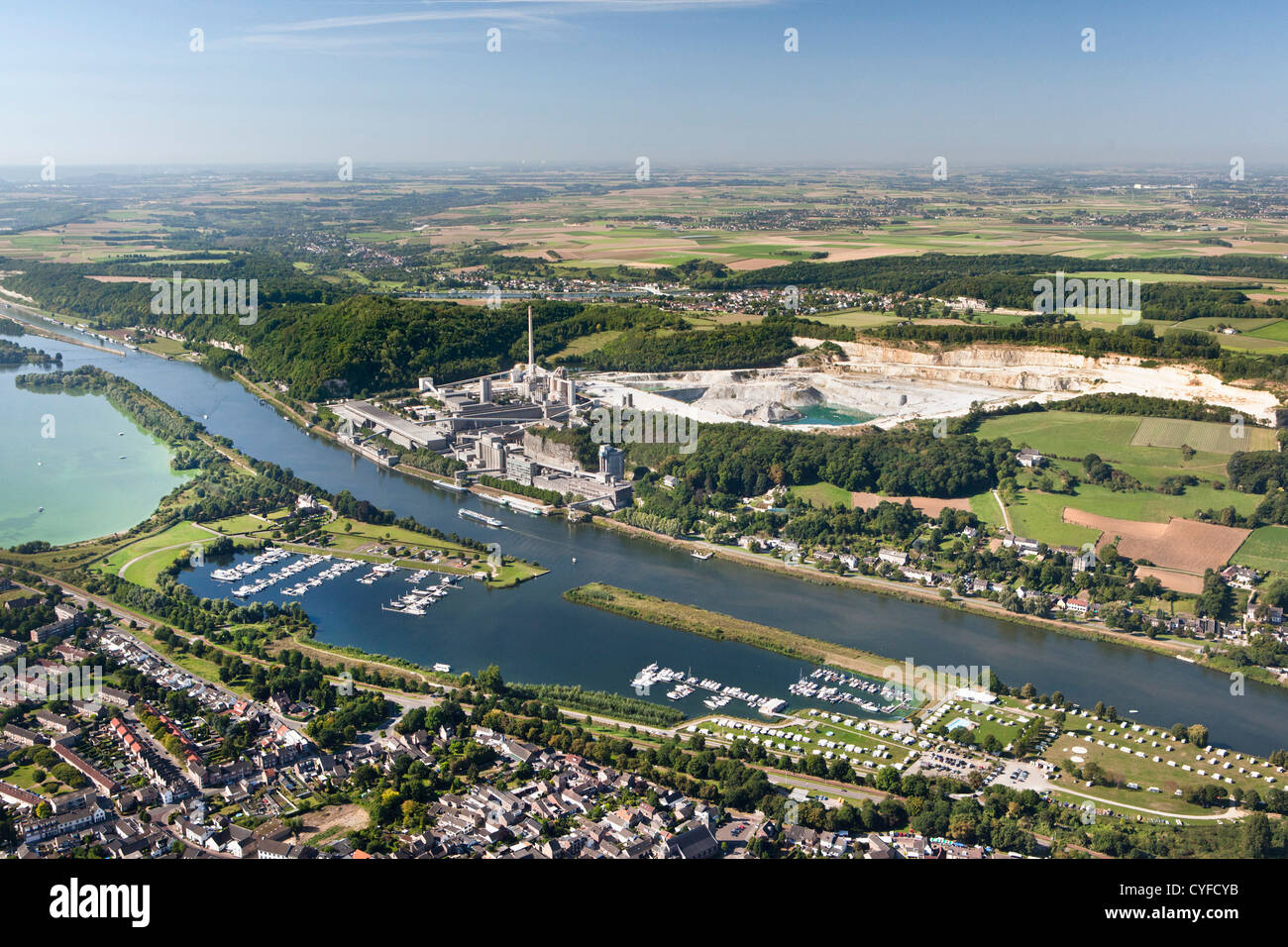 Niederlande, Maastricht, Mergel Steinbruch und Zementfabrik ENCI am Ort namens Sint Pietersberg aufgerufen. Luft. Stockfoto