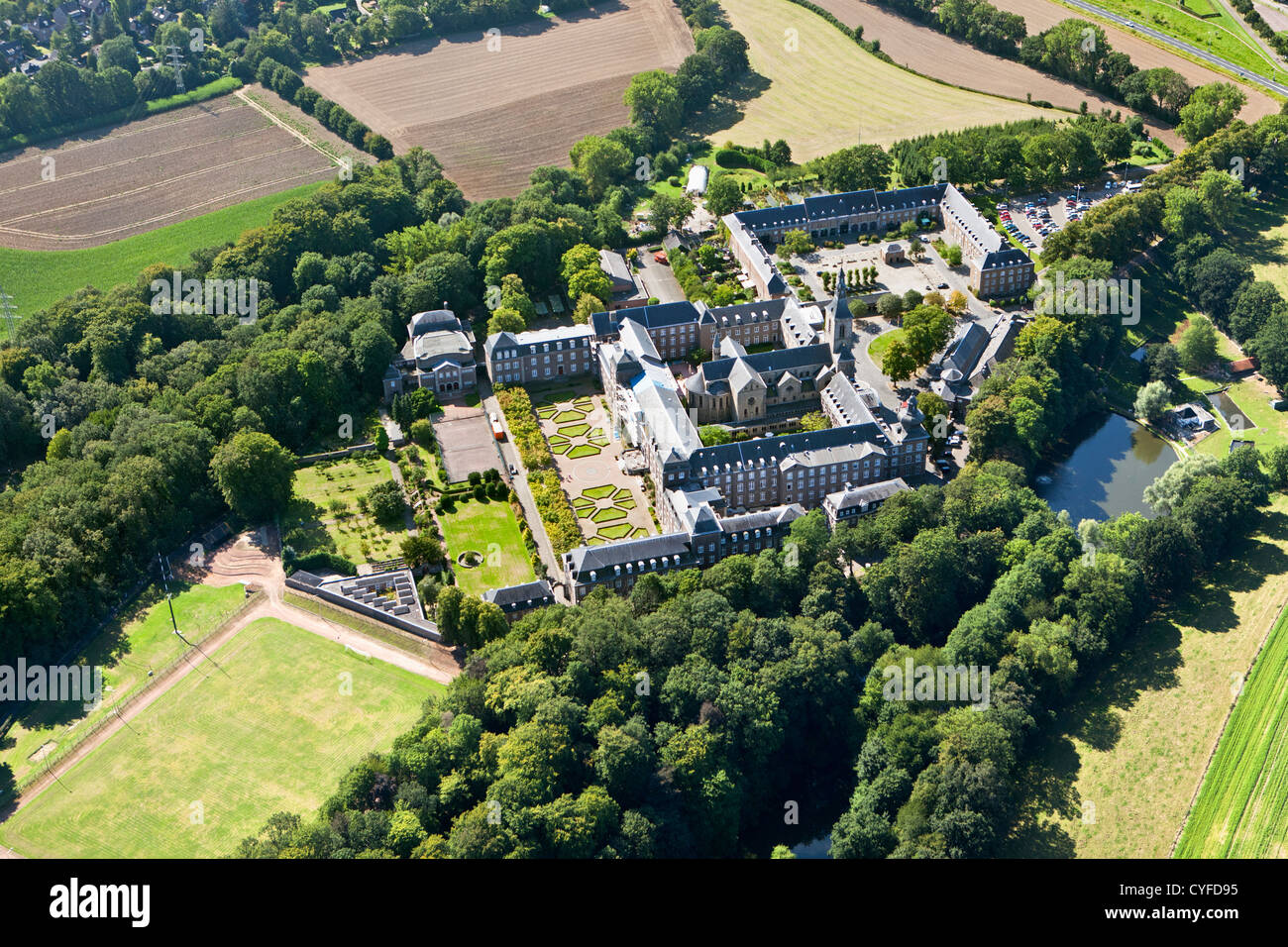 Die Niederlande, Kerkrade, ehemalige Kloster und das Kloster Rolduc genannt. Jetzt Hotel und Konferenz-Center. Luft. Stockfoto