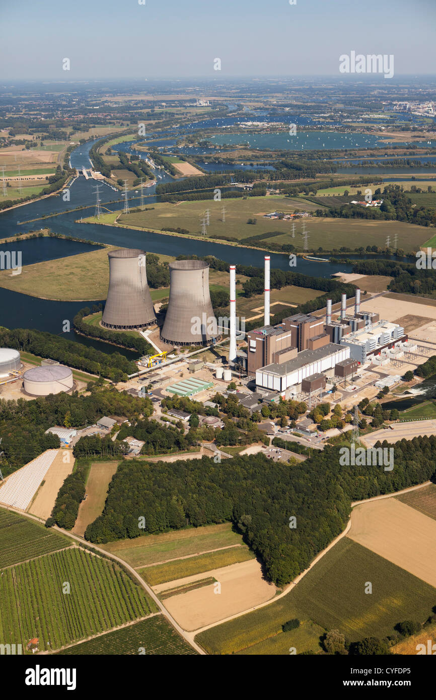 Maasbracht, Clauscentrale, Kraftwerk (Erdgas) in der Nähe Fluss Maas oder Meuse. Luft. Stockfoto
