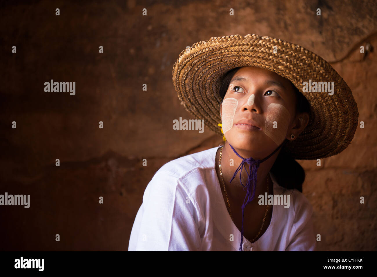 Traditionelle Myanmar Mädchen im Stroh heißen sucht entfernt Stockfoto