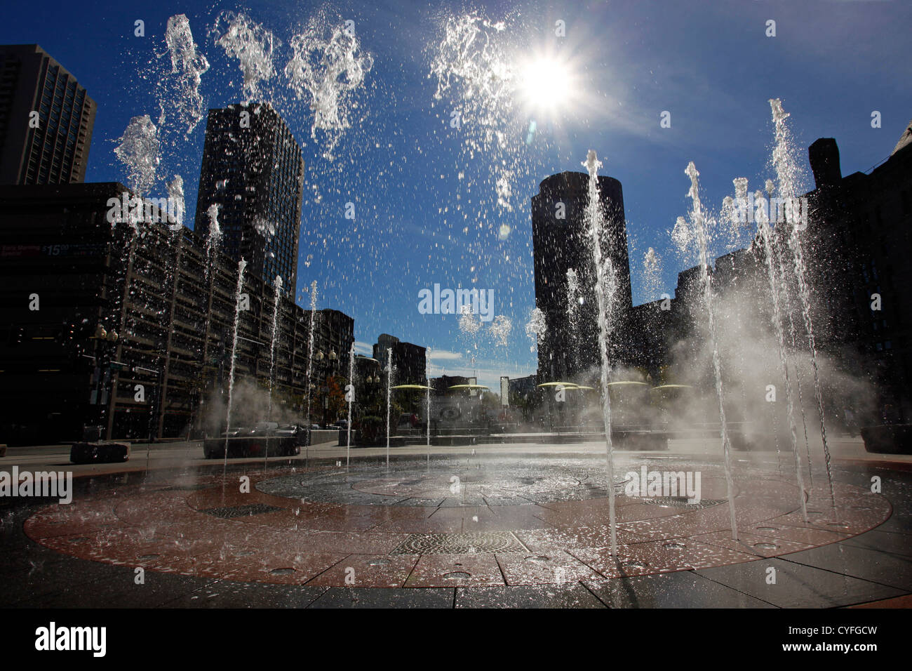 Wasserstrahlen Ringe Brunnen in den Wharf Bezirk von Boston, Massachusetts, USA Stockfoto