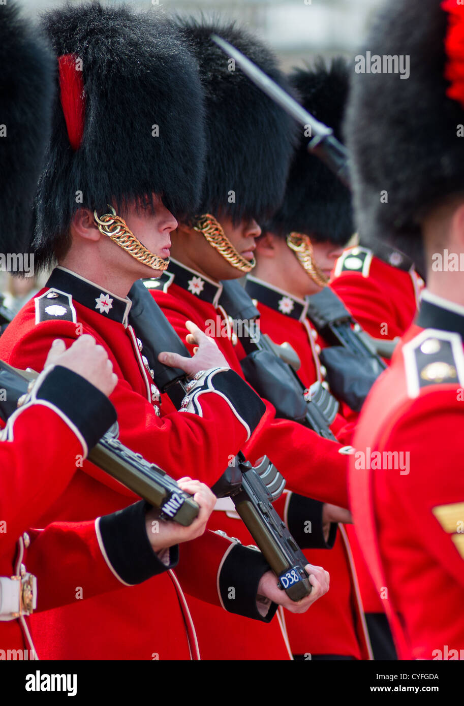 Coldstream Guards auf die Wachablösung am Buckingham Palace. London. Stockfoto