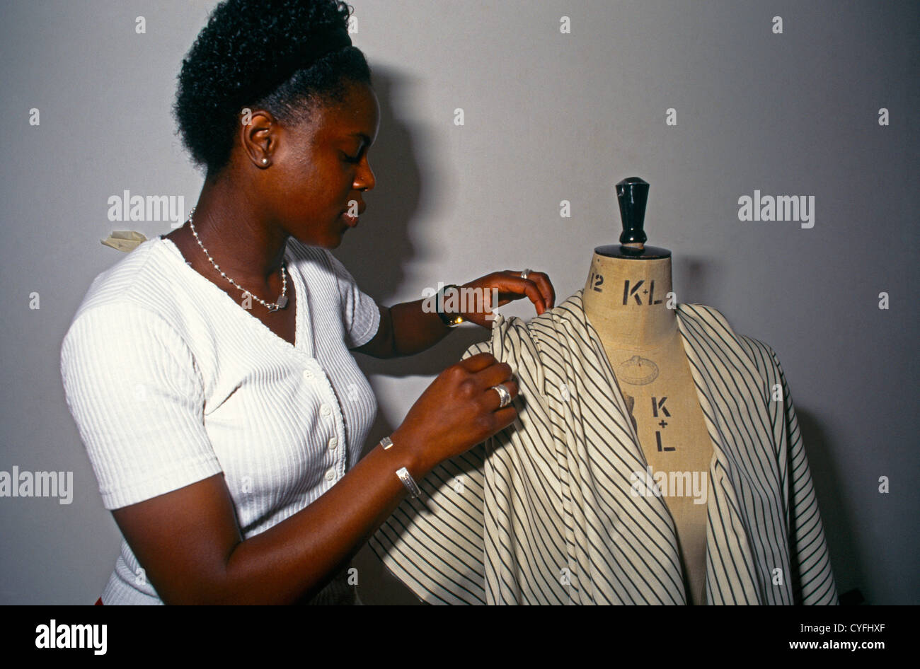 Mode-Designer drapieren Textile Mannequin Stockfoto