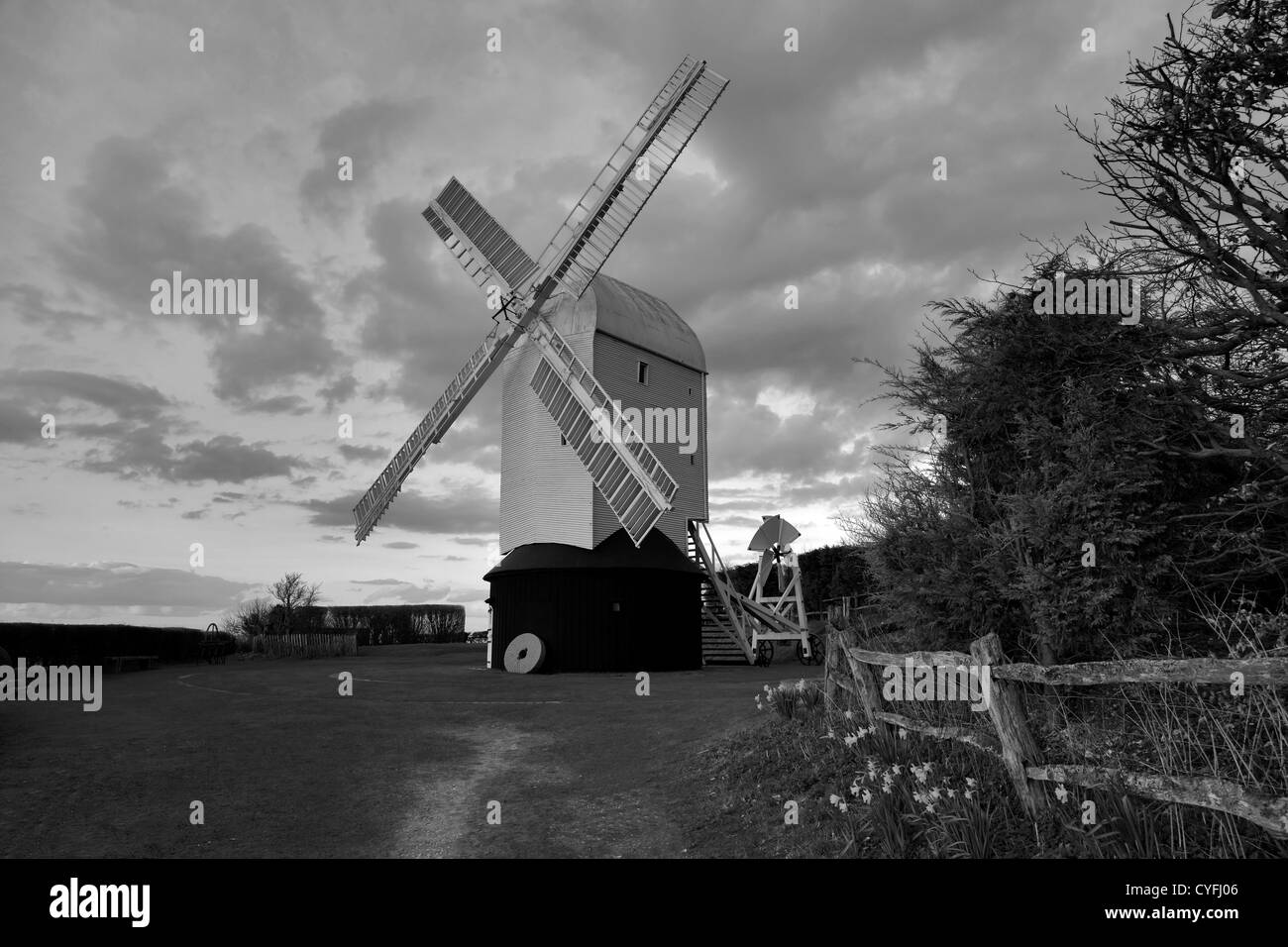 Jill Mühle Bockwindmühle, South Downs über das Dorf Clayton, South Downs National Park, Sussex, England, Großbritannien, UK Stockfoto