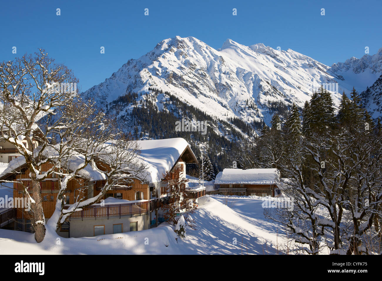 Winterlandschaft in den Alpen des österreichischen Kleinwalsertal Stockfoto