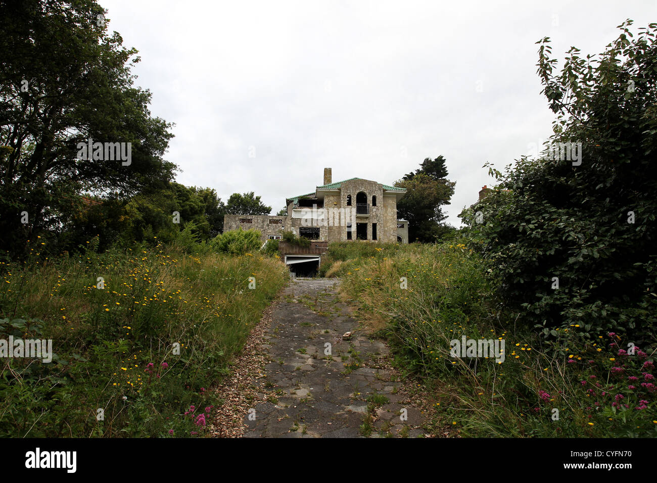 Eine alte verlassene Villa am Stadtrand von Brighton, East Sussex, UK. Stockfoto