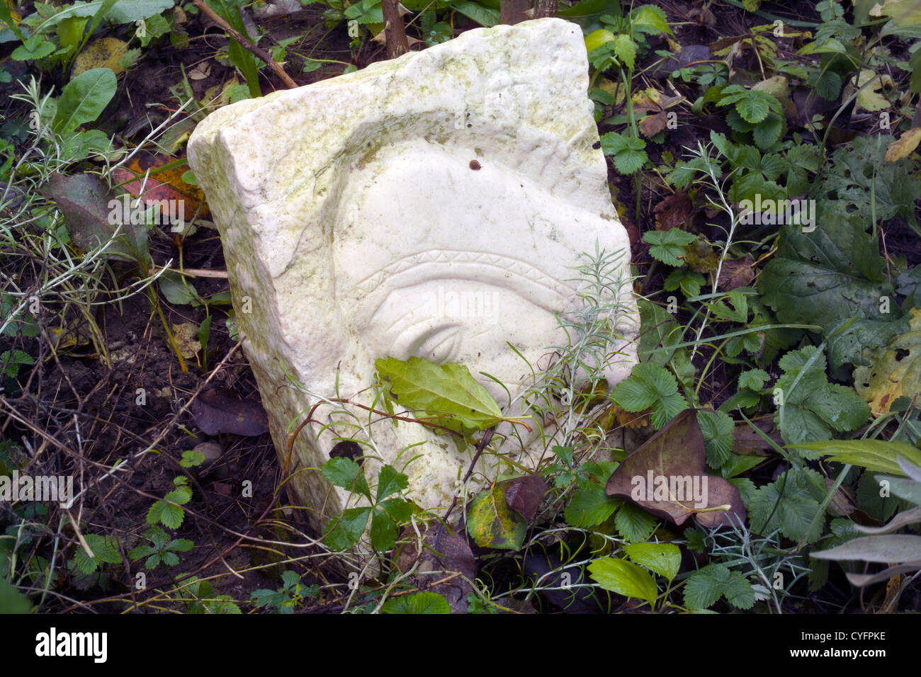 Weisse Skulptur Der Frau Im Garten Stockfotos Und Bilder Kaufen Alamy