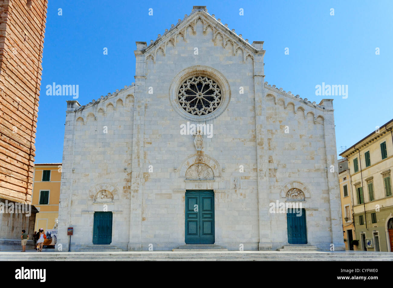 Pietrasanta Stadt mit Kathedrale und gemauerte Glockenturm in der Toskana Italien Stockfoto