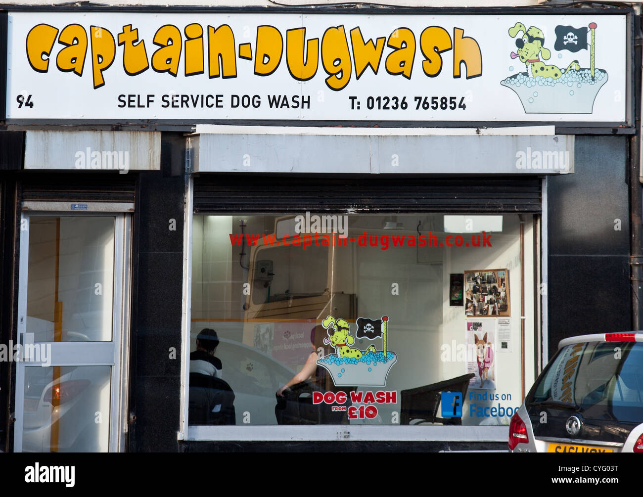 Fassade des Kapitän Dugwash, ein Self-Service Hund waschen in zentralen Airdrie. Stockfoto