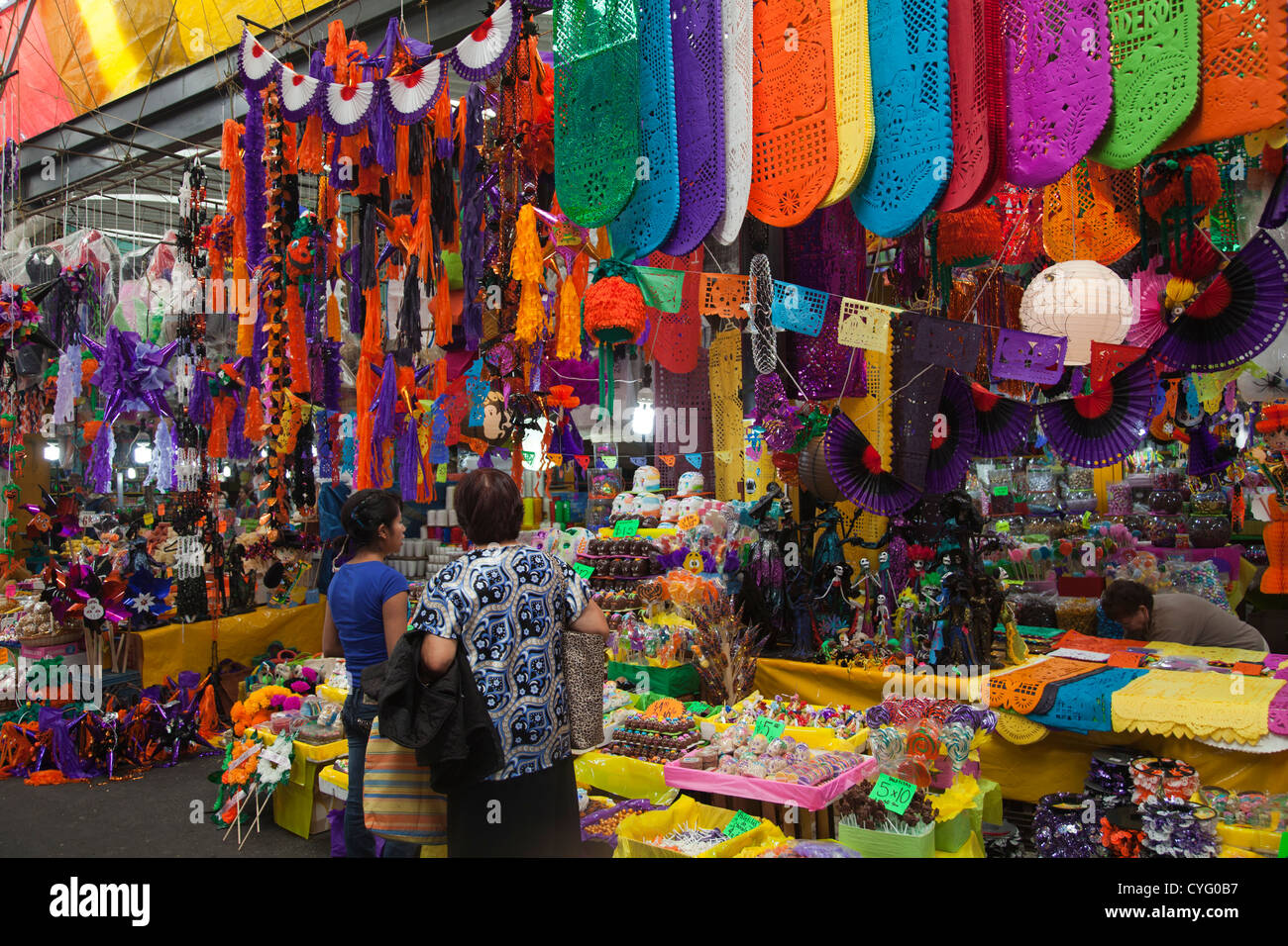 Día de Los Muertos Ware an Ständen auf Jamaika Markt in Mexiko-Stadt DF Stockfoto