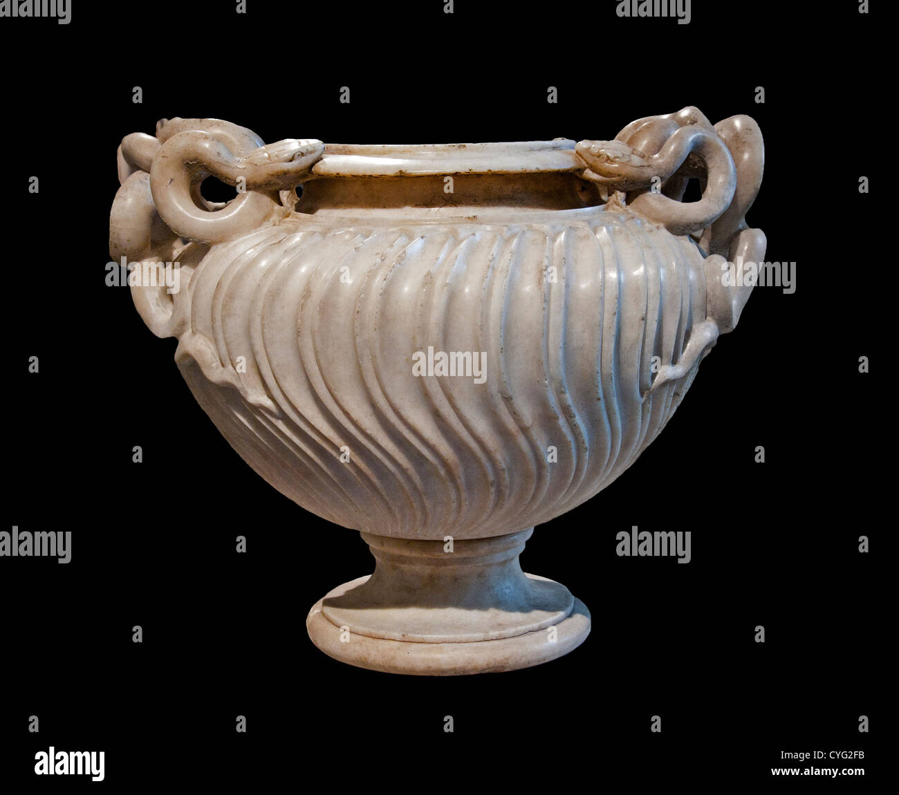 Marmor Strigilated Vase mit Schlange behandelt Antonine 2. Hälfte des 2. Jahrhunderts n. Chr. römische 44 cm Italien Italienisch Stockfoto