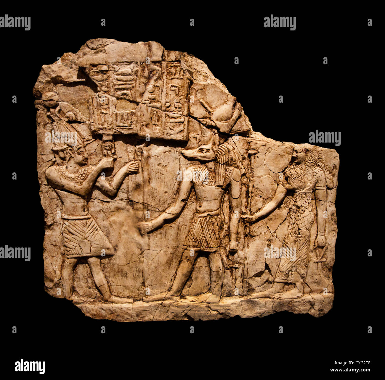 Stele mit einem König, Anubis und eine römische Göttin-1. BC - AD 4. Jahrhundert Ägypten bietet 25 cm Stockfoto