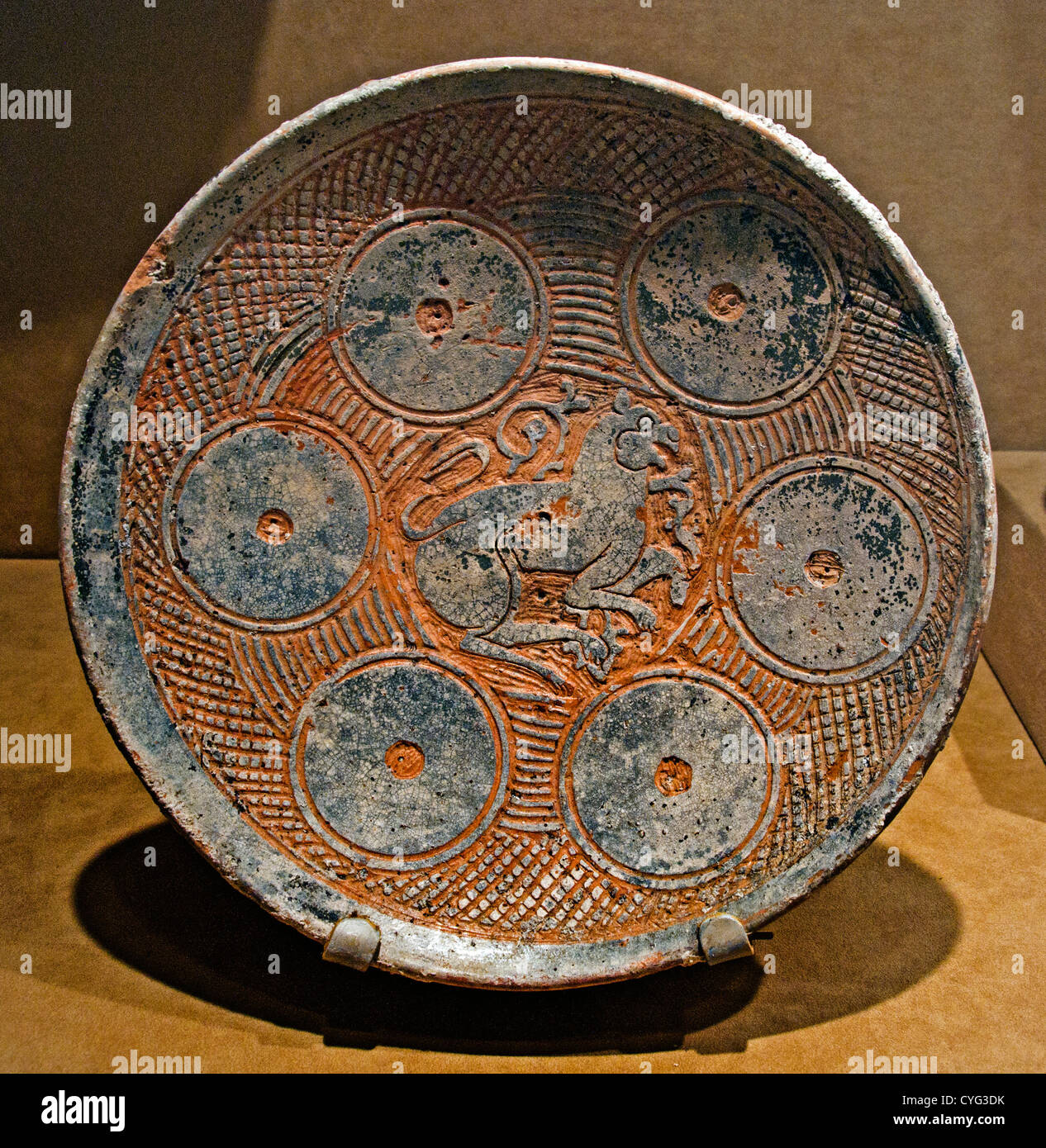 Schüssel mit Löwin 1100-1300 byzantinischen Steingut 27 cm Keramik Stockfoto