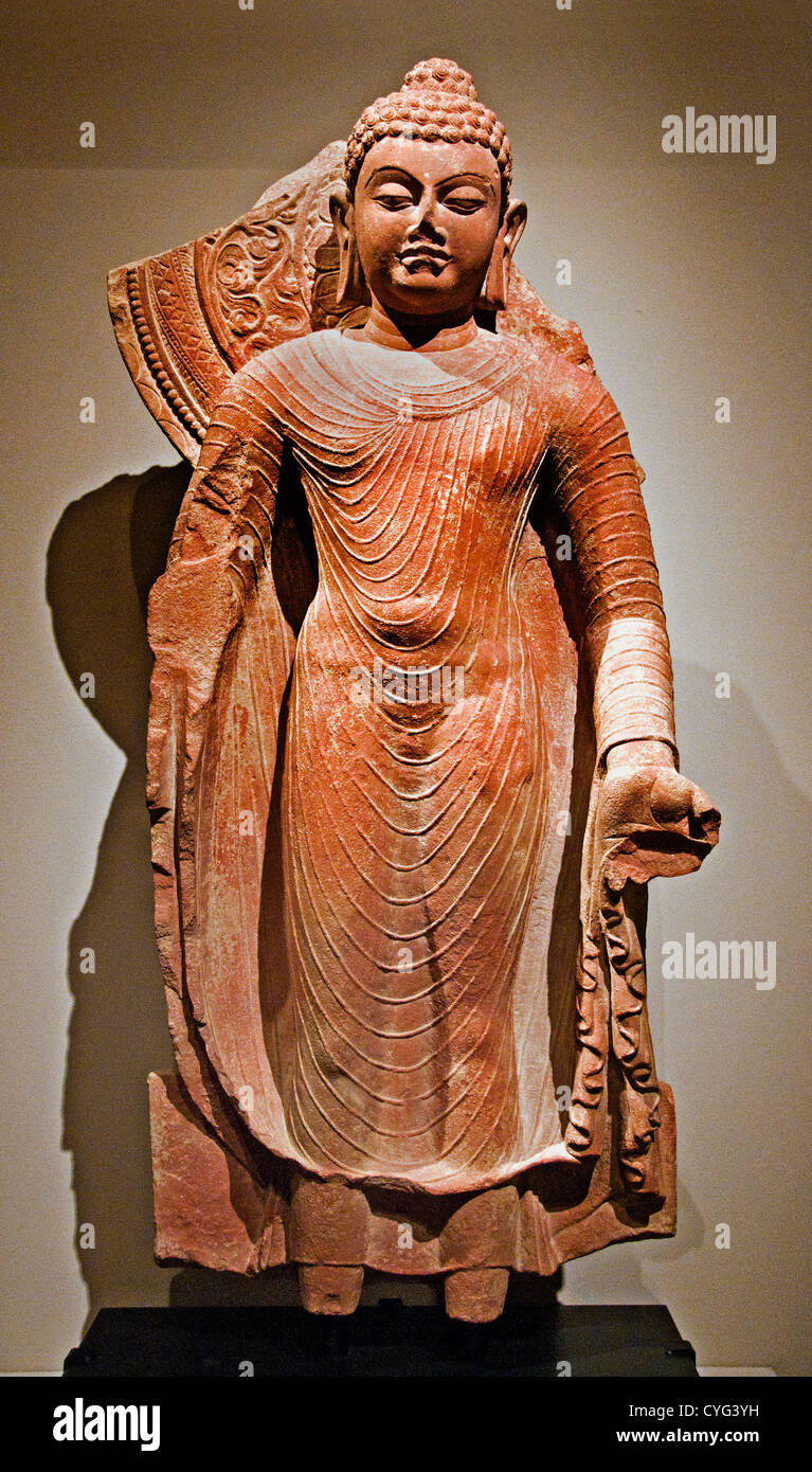 Stehende Buddha bietet Schutz Gupta 5. Jahrhundert Indien Uttar Pradesh Mathura roten Sandstein 85 cm Stockfoto