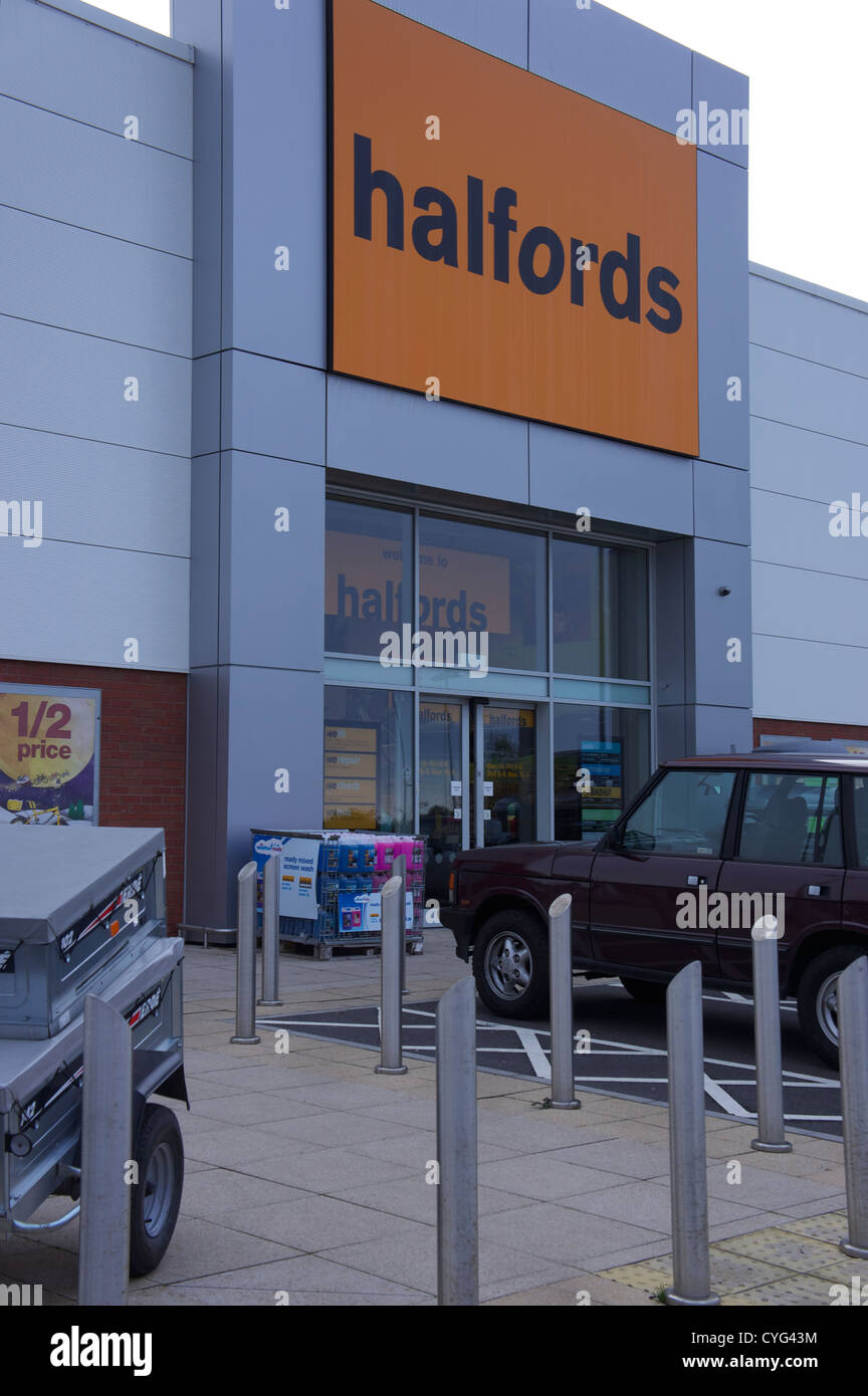 Halfords Speicher Cribbs Causeway Bristol Stockfoto