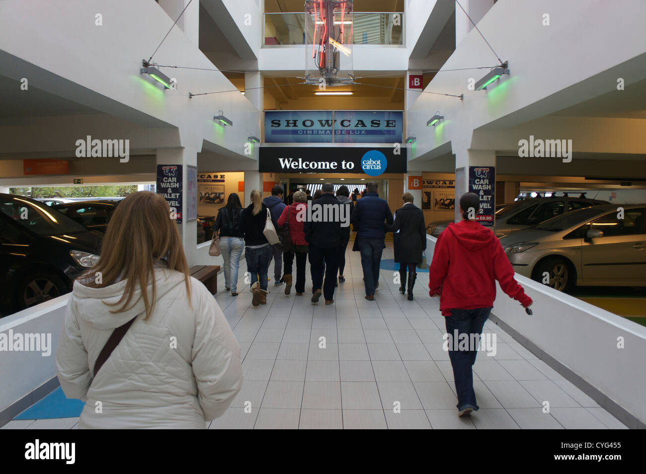 Shopper im Cabot Circus Einzelhandel centre Bristol Stockfoto