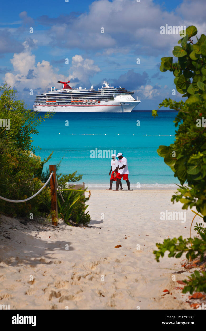 Kreuzfahrtschiff auf Bahamas Stockfoto
