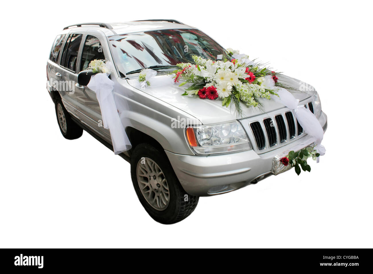 Silberne Hochzeit dekoriert Jeep Auto isoliert auf weiss Stockfoto