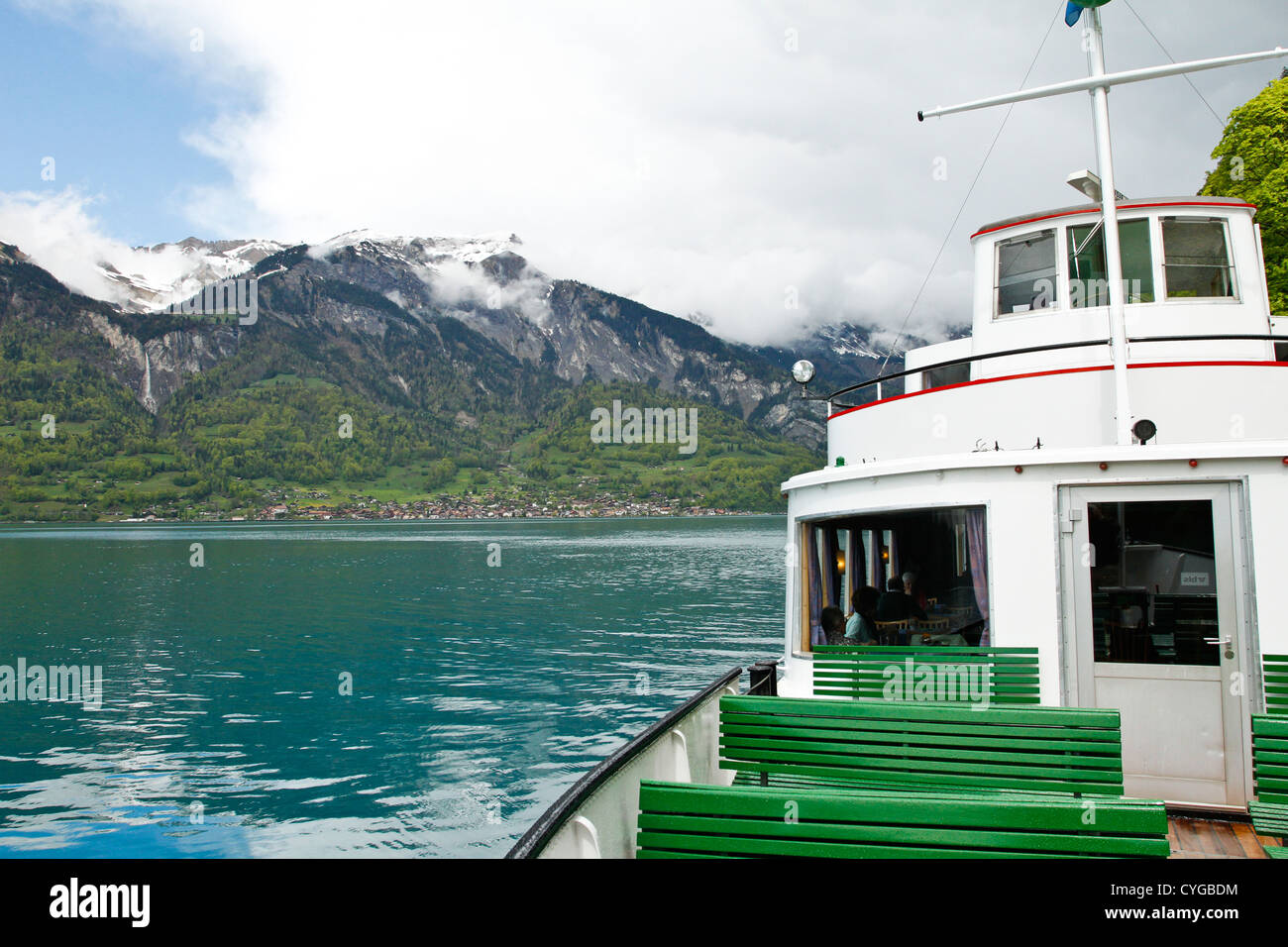 Reisen mit dem Boot entlang dem Brienzersee, Schweiz Stockfoto